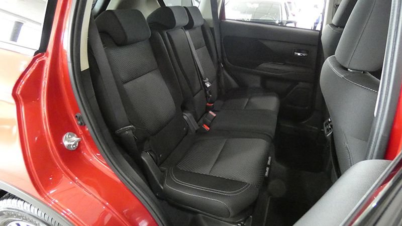 Mitsubishi Outlander • 2019 • 17,586 km 16