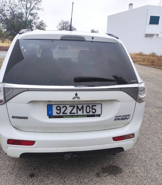 Mitsubishi Outlander • 2014 • 127,555 km 4