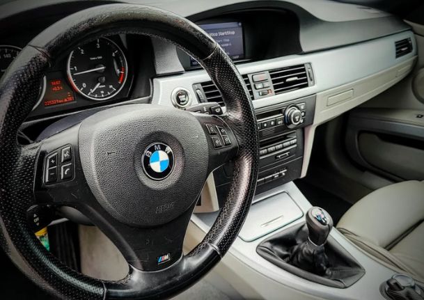 BMW 3 Series • 2009 • 199,000 km 3