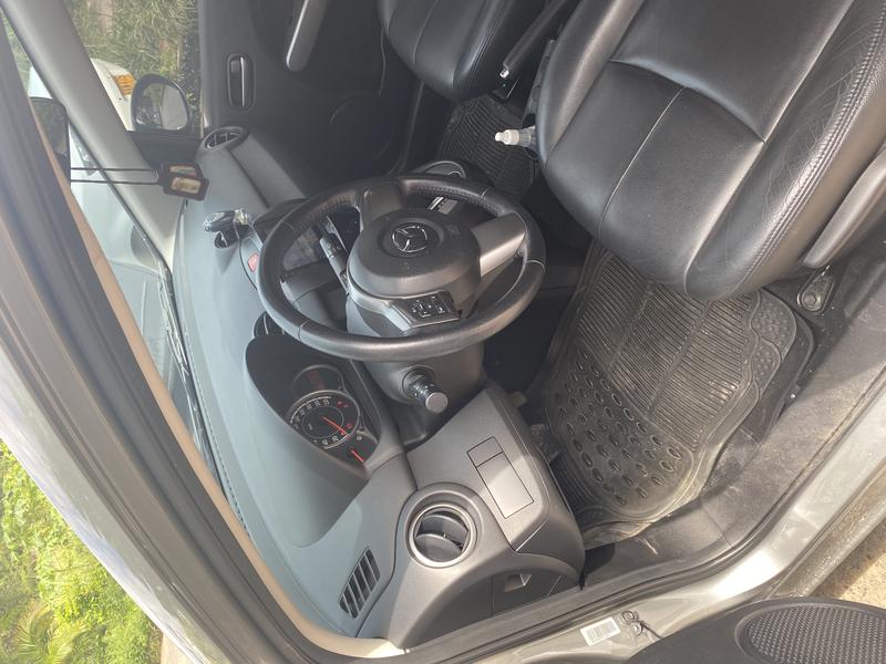 Mazda 2 • 2015 • 35,000 km 3