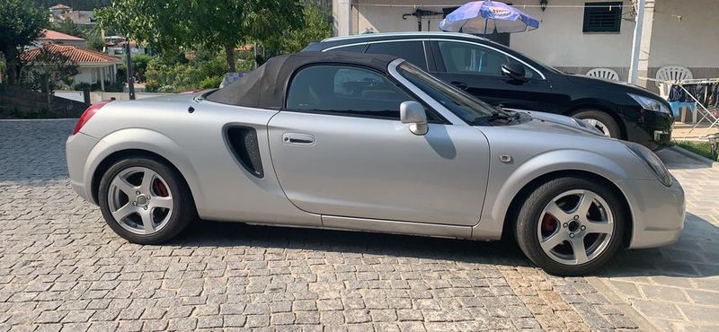 Toyota MR2 • 2015 • 80,000 km 3
