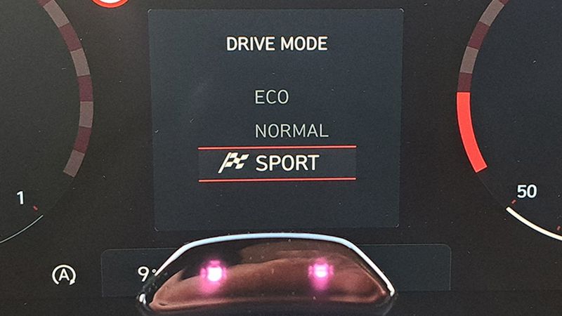 Hyundai Kona • 2023 • 11,832 km 13