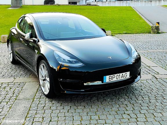 Tesla Model S • 2019 • 108,000 km 1