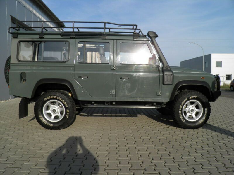 Land Rover Defender • 2010 • 93,000 km 17