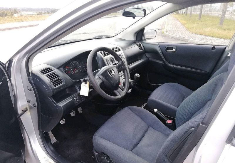 Honda Civic • 2002 • 170,000 km 8