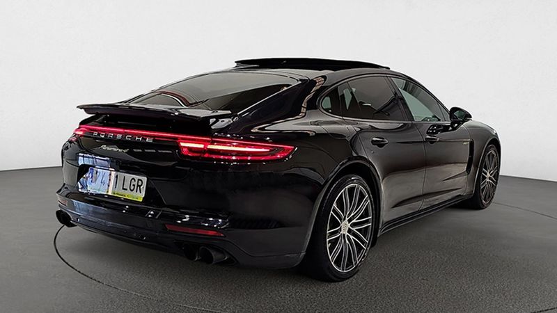 Porsche Panamera • 2019 • 127,946 km 5