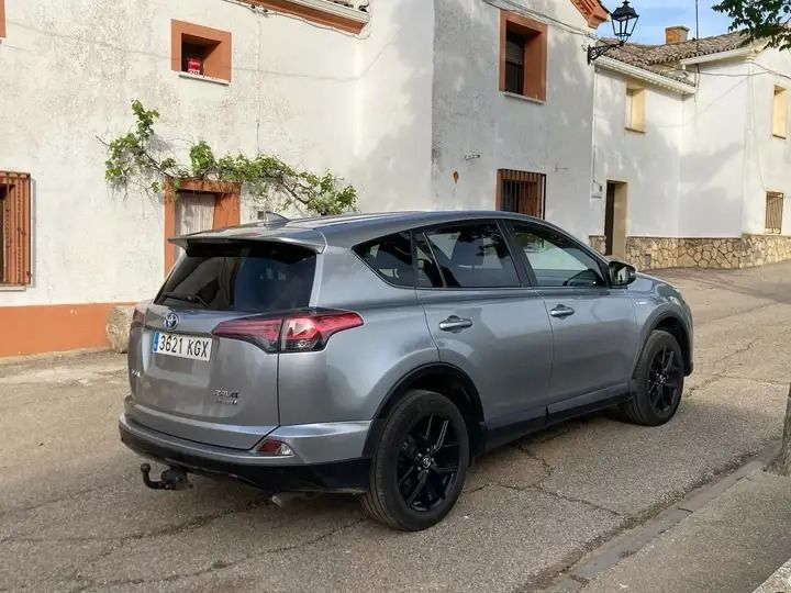 Toyota RAV4 • 2018 • 190,000 km 2