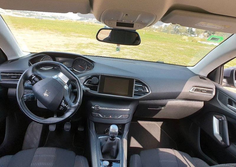 Peugeot 308 • 2017 • 62,000 km 3