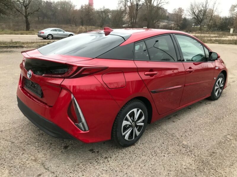 Toyota Prius • 2017 • 112,000 km 3