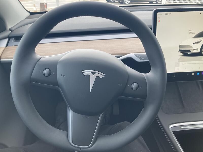 Tesla Model Y • 2024 • 2,458 km 33