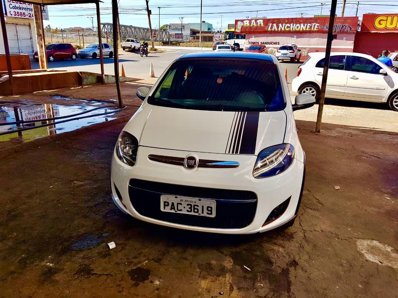 Fiat Palio Weekend • 2015 • 13,700 km 2