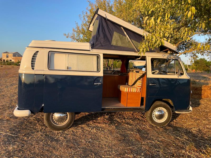Volkswagen T4 Caravelle • 1971 • 64,000 km 2