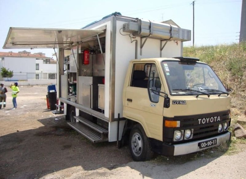 Toyota Dyna • 1998 • 8,000 km 1