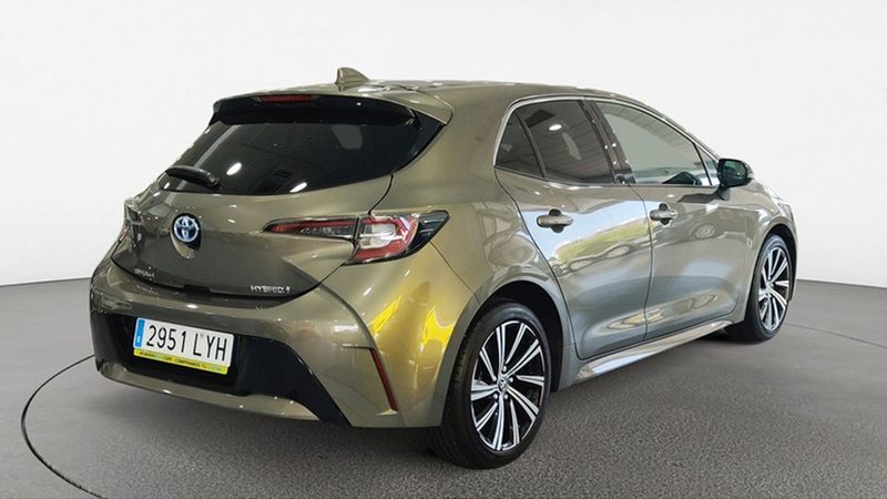 Toyota Auris • 2022 • 14,807 km 5