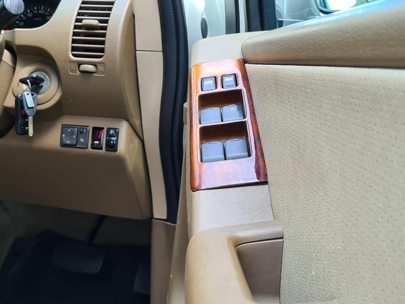 Nissan Navara • 2010 • 120,000 km 2