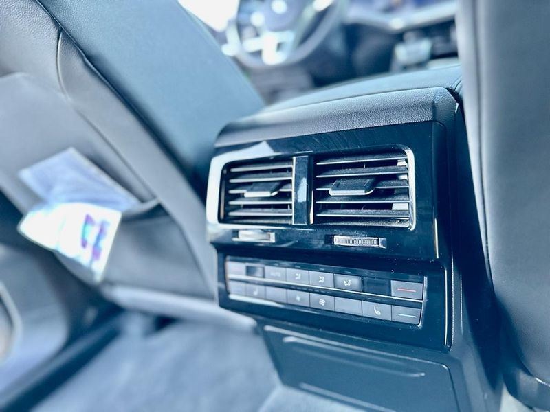 Volkswagen Touareg • 2019 • 160,000 km 9