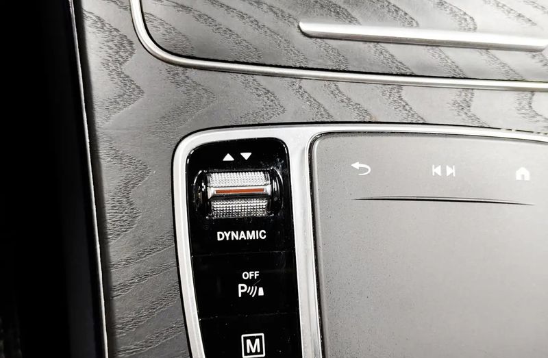 Mercedes-Benz GLC-Class • 2022 • 57,352 km 6