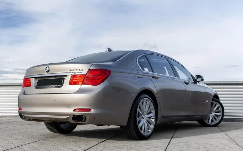 BMW 7 Series • 2009 • 182,000 km 3