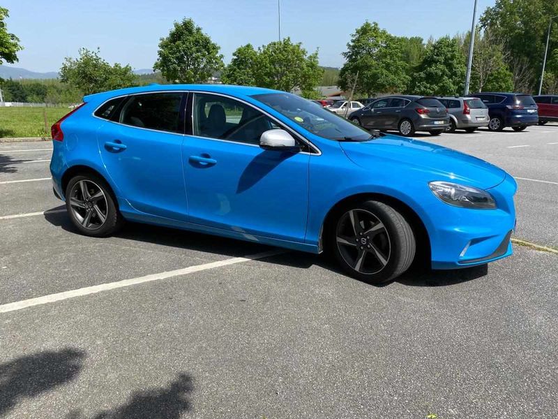 Volvo V40 • 2014 • 145,000 km 3