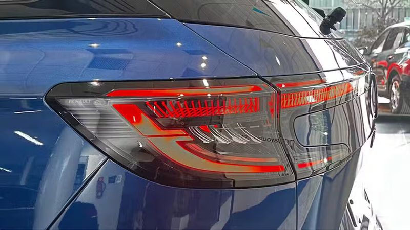 Renault Captur • 2024 • 6,036 km 9