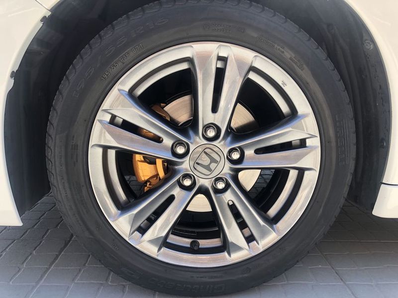 Honda CR-Z • 2010 • 93,000 km 5