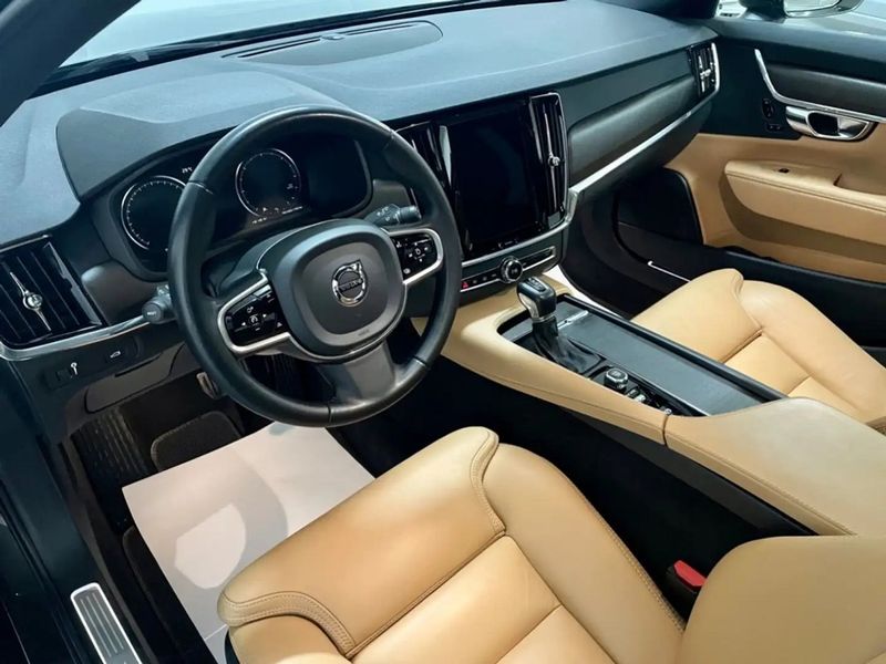 Volvo V90 • 2020 • 85,000 km 2