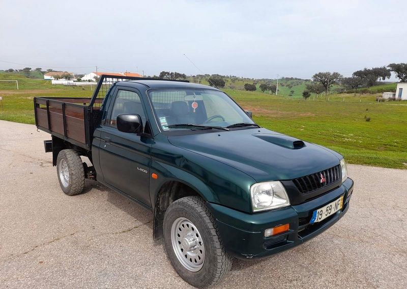 Mitsubishi L200 • 1999 • 250,000 km 1