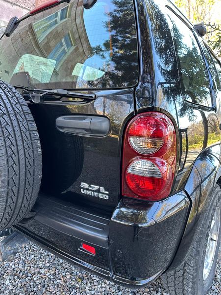 Jeep Cherokee • 2005 • 191,979 km 3