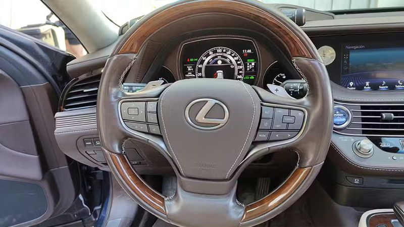 Lexus LS • 2018 • 102,493 km 9