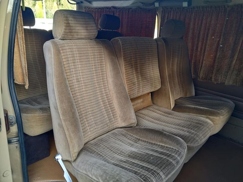 Toyota Hiace Van • 1982 • 234,000 km 3