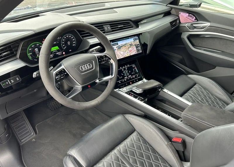 Audi e-tron • 2020 • 102,900 km 7