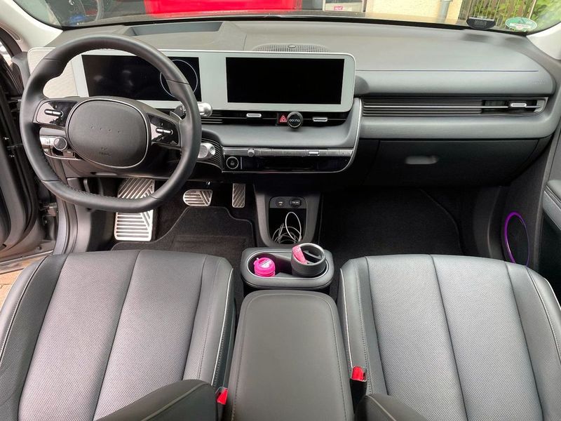 Hyundai Ioniq Electric • 2022 • 18,500 km 2