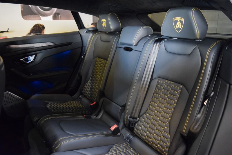 Lamborghini Urus • 2022 • 25,000 km 10