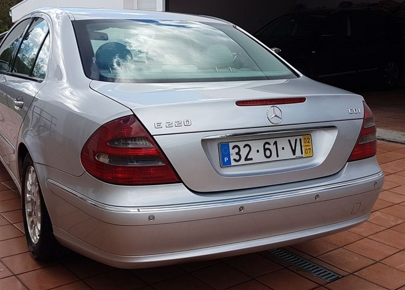 Mercedes-Benz E • 2002 • 195,000 km 2