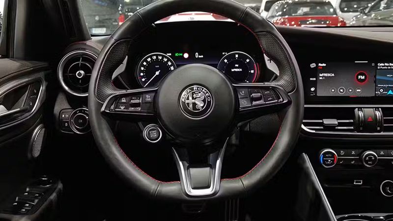 Alfa Romeo Giulia • 2024 • 17,640 km 7