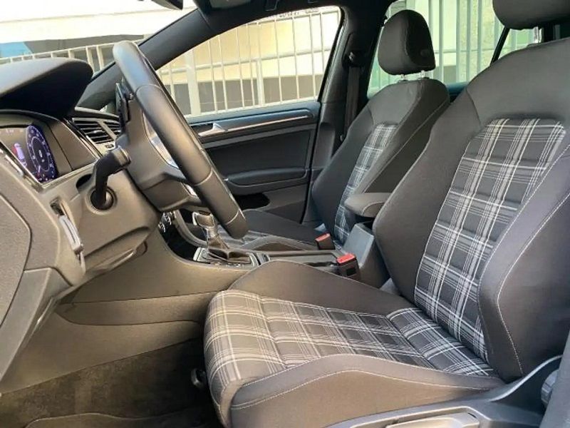 Volkswagen Golf • 2018 • 76,200 km 4