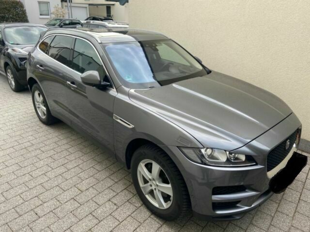 Jaguar F-Pace • 2016 • 90,000 km 6