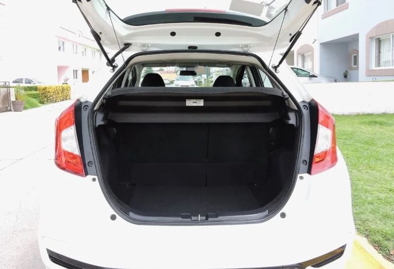 Honda Fit • 2010 • 83,000 km 6