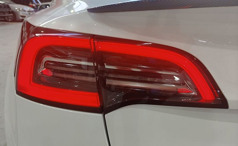 Tesla Model 3 • 2021 • 64,033 km 13