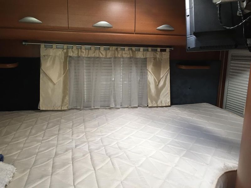 Mercedes-Benz 310 Van • 2008 • 80,000 km 5