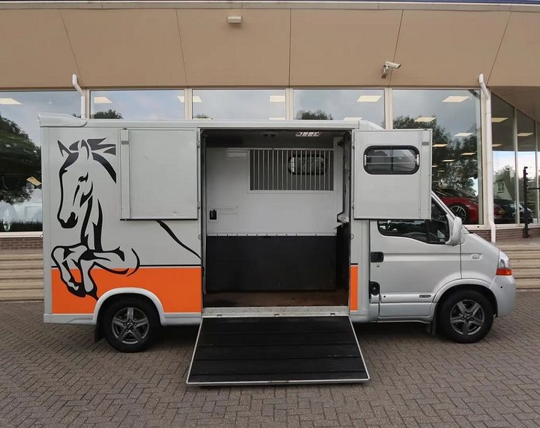 Renault Master • 2011 • 208,000 km 1