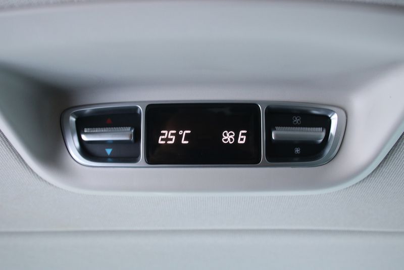 Mercedes-Benz 210 Van • 2015 • 132,000 km 17