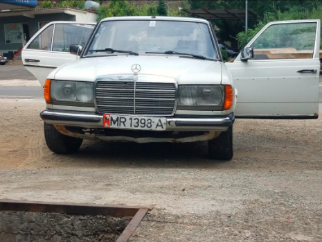 Mercedes-Benz 200 D • 1977 • 300,000 km 3