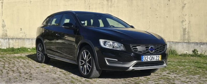 Volvo V60 Cross Country • 2015 • 190,000 km 1