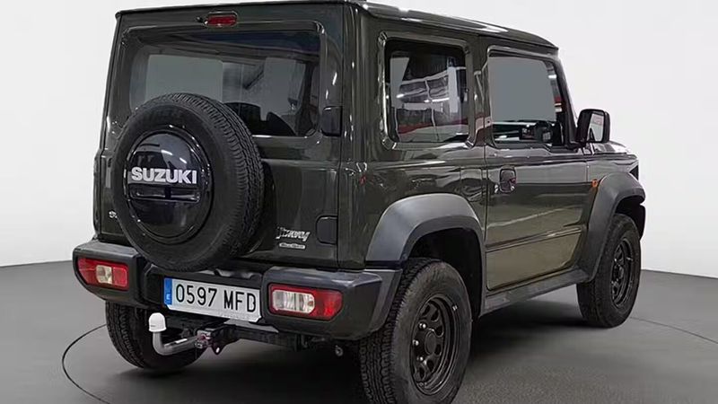 Suzuki Jimny • 2023 • 33,649 km 6