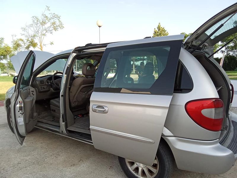 Chrysler Voyager • 2002 • 240,000 km 11