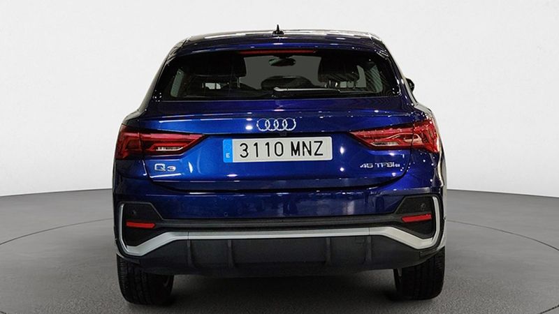 Audi Q3 • 2024 • 13,924 km 18