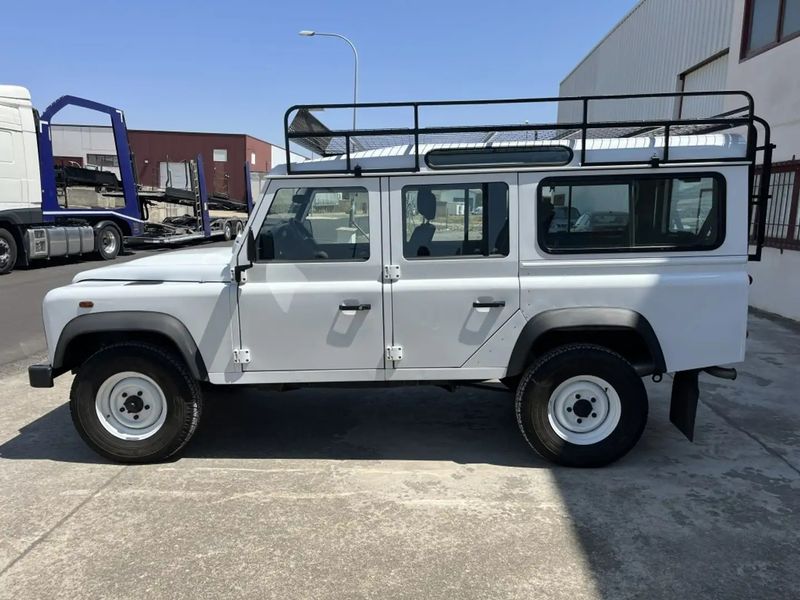 Land Rover Defender • 2016 • 53,000 km 2