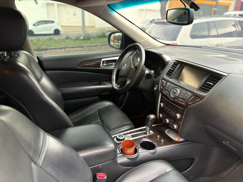 Nissan Pathfinder • 2016 • 60,000 km 4