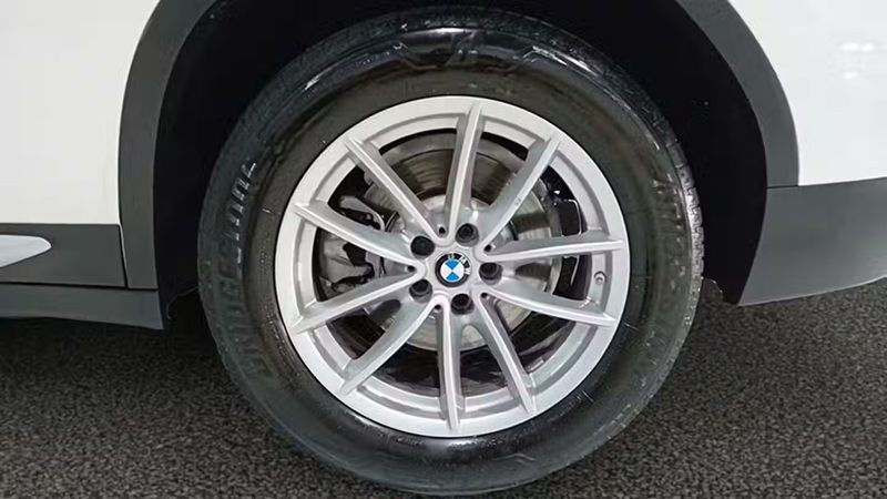 BMW X4 • 2023 • 27,599 km 15